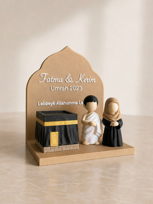 Cadeau Hajj & Omra Personnalisé – Couple en Ihram avec Kaaba | Souvenir Unique et Personnalisable